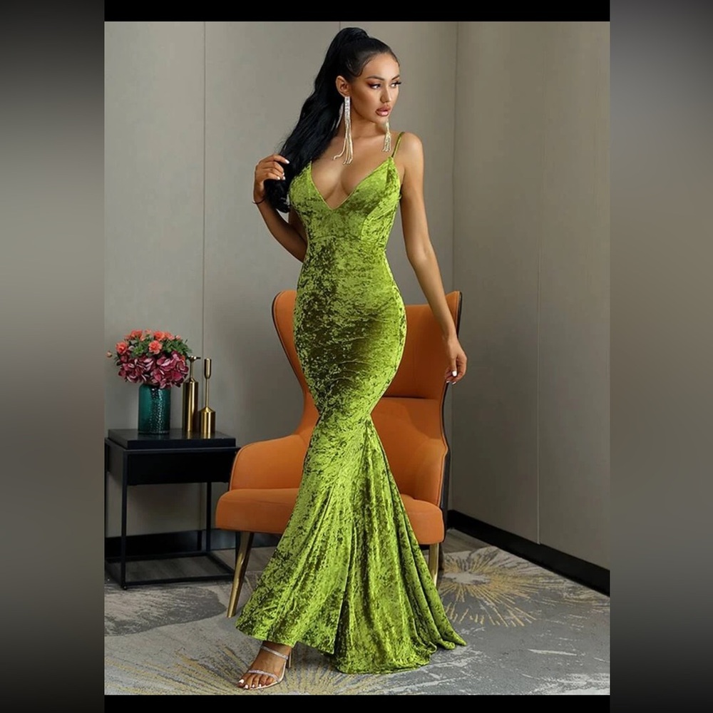 PETITE Love & Lemonade Elegant Green Velvet Evening Gown